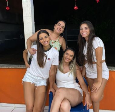 The Alves sisters with their mother Karina